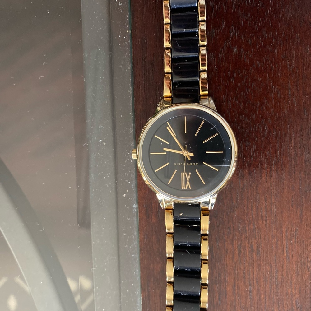 Watch - Picture 2 of 2